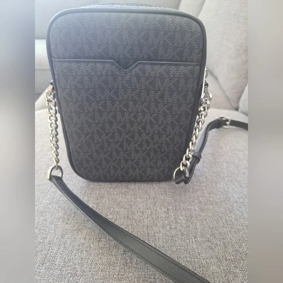 Michael Kors Jet Set Medium Flight Crossbody with silver hardware EUC - Picture 3 of 10